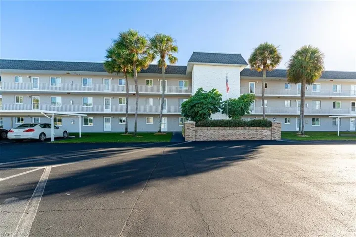 5515 Rattlesnake Hamm Rd 301, Naples, Florida 34113