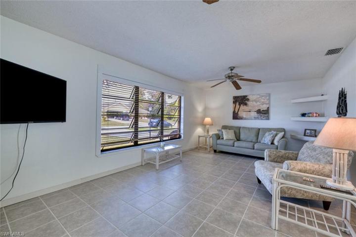 Living Room toward Left