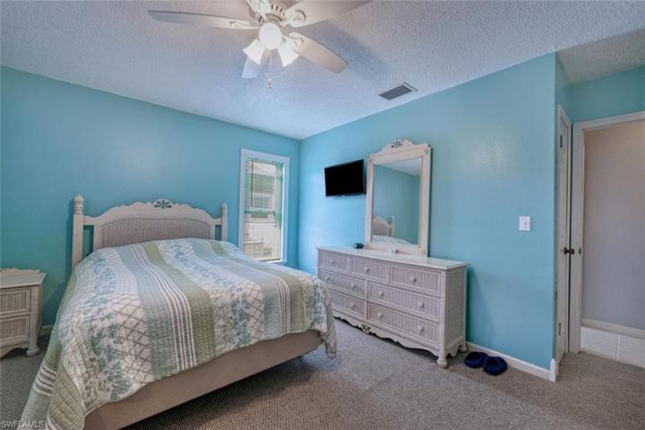 Master Bedroom toward Side