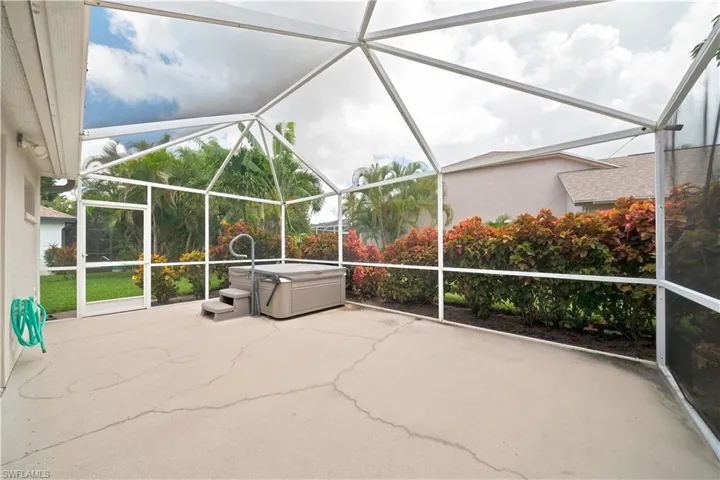22178 Seashore Cir, Lee, Florida 33928
