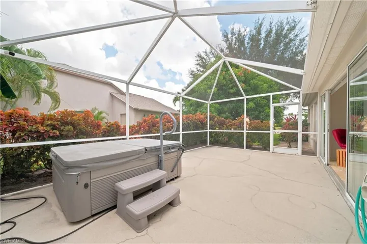 22178 Seashore Cir, Lee, Florida 33928