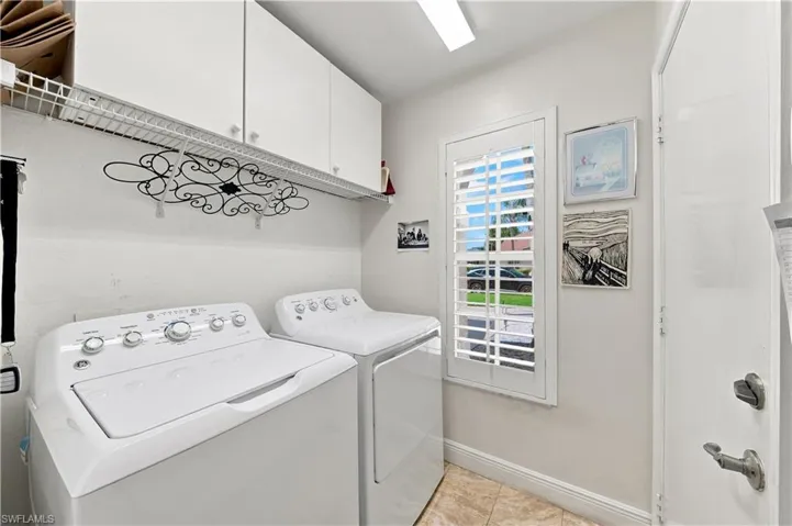 22178 Seashore Cir, Lee, Florida 33928