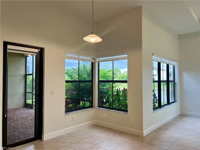 Breakfast nook & family area