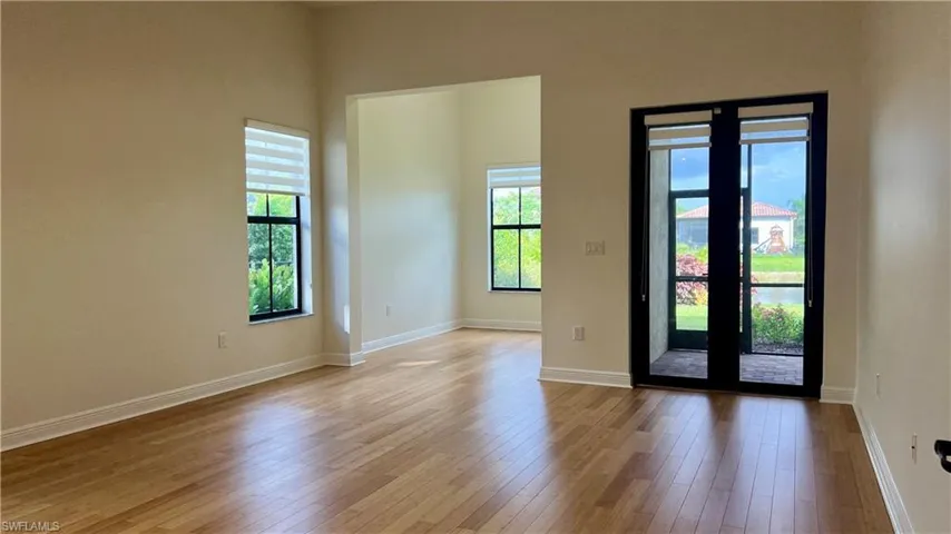 Master with sitting area