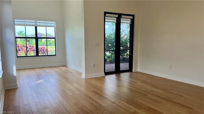 Master with sitting area