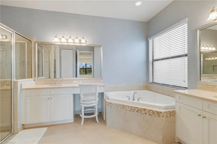 11643  Meadowrun  CIR, Fort Myers, FL 33913