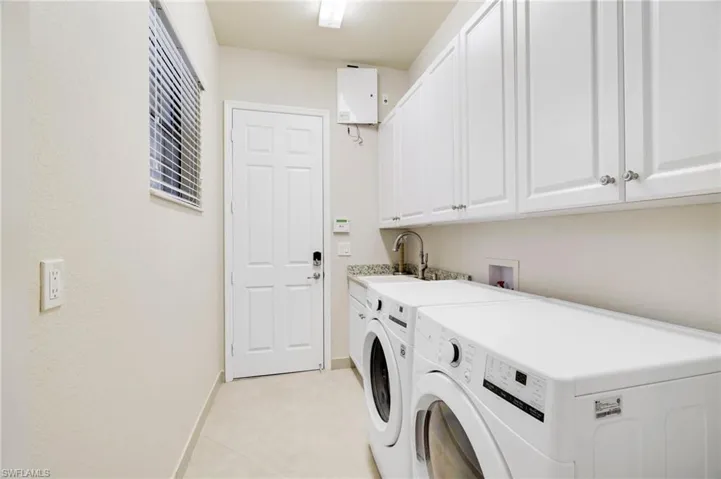 11643  Meadowrun  CIR, Fort Myers, FL 33913