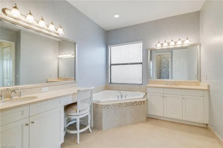11643  Meadowrun  CIR, Fort Myers, FL 33913