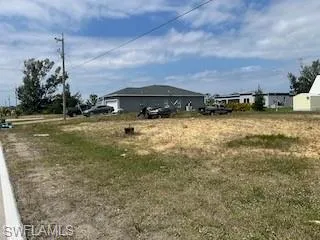 4239 Kismet PKY, CAPE CORAL FL 33993