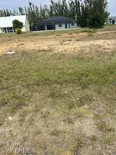 4239 Kismet PKY, CAPE CORAL FL 33993