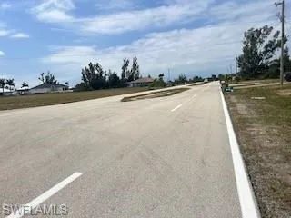 4239 Kismet PKY, CAPE CORAL FL 33993