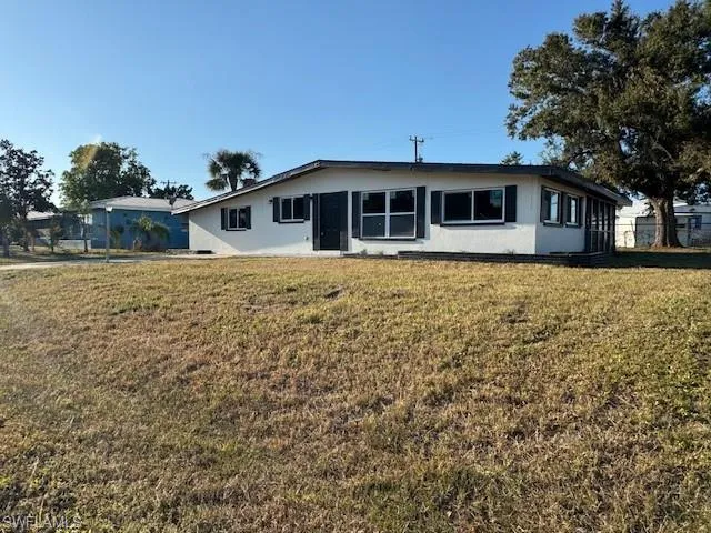 Single story home with a front yard