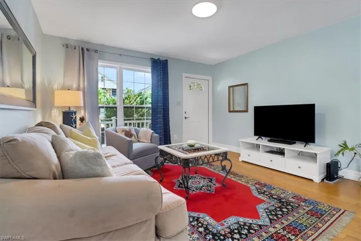370  Leawood  CIR, Naples, FL 34104