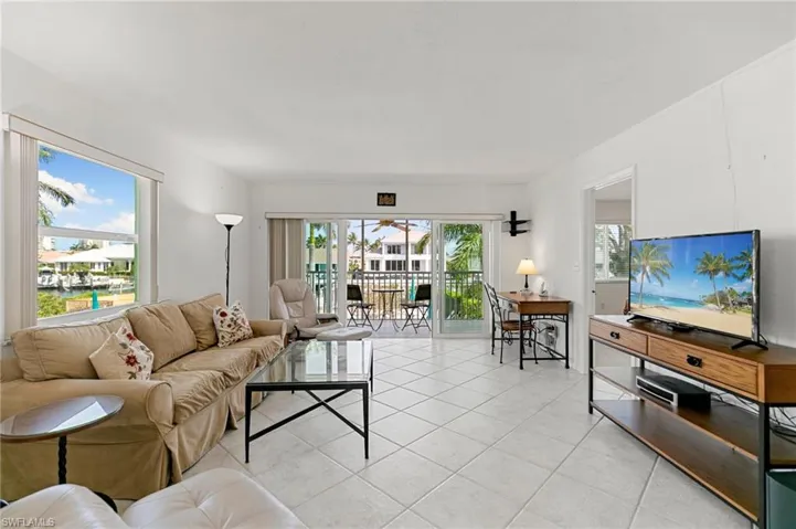 Corner unit with lovely natural light