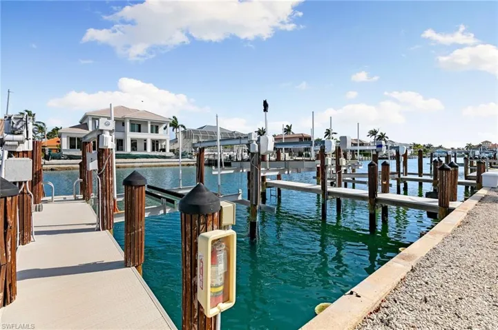 Easy boating access, direct to the Gulf