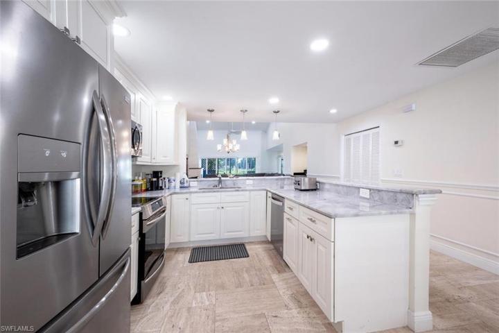 Open Kitchen w/High Top Counters