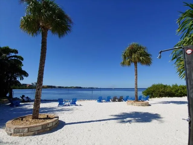 Beach & tike bar at Fisherman's Village