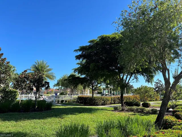 View of home's community