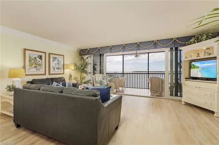 Living room featuring light hardwood / wood-style floors and crown molding