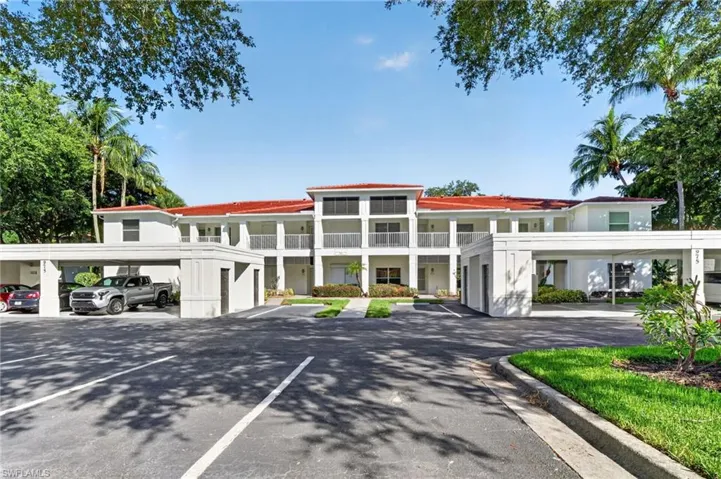 975 Tarpon Cove Dr 103, Naples, Florida 34110