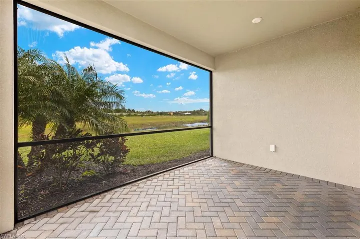 10271  Bonavie Cove  DR, Fort Myers, FL 33966