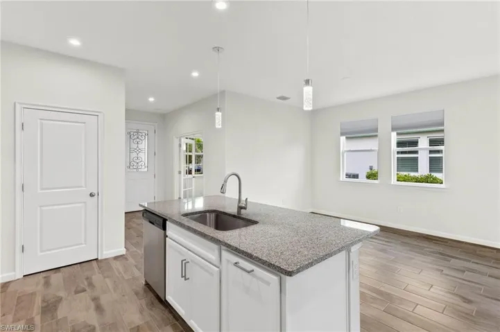 10271  Bonavie Cove  DR, Fort Myers, FL 33966