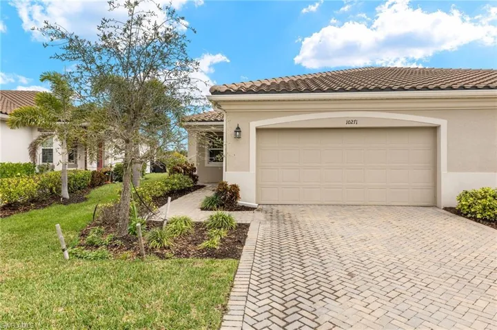 10271  Bonavie Cove  DR, Fort Myers, FL 33966
