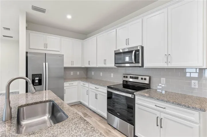 10271  Bonavie Cove  DR, Fort Myers, FL 33966