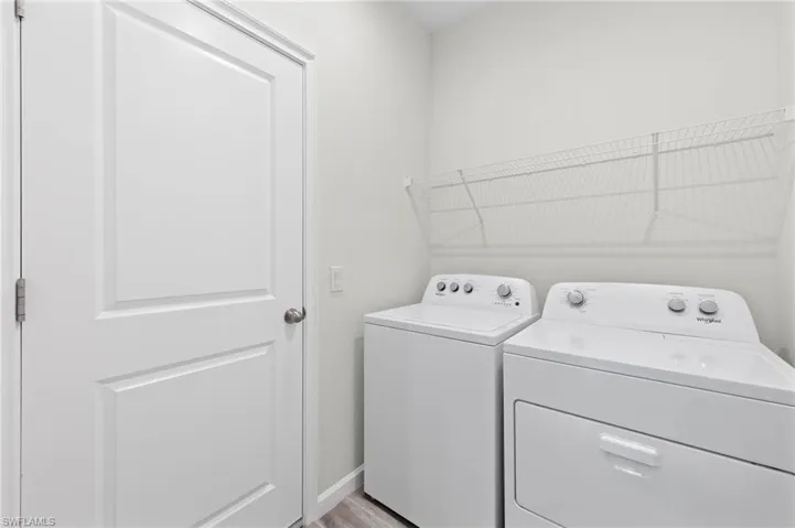10271  Bonavie Cove  DR, Fort Myers, FL 33966