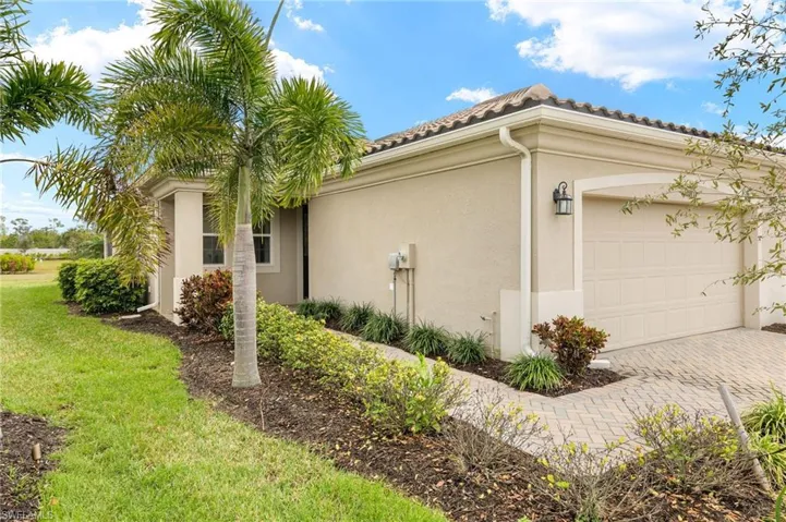 10271  Bonavie Cove  DR, Fort Myers, FL 33966