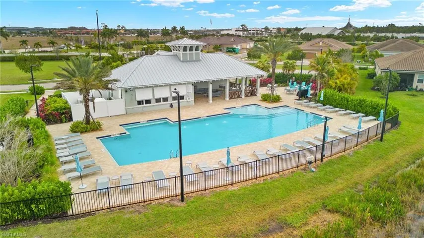 10271  Bonavie Cove  DR, Fort Myers, FL 33966