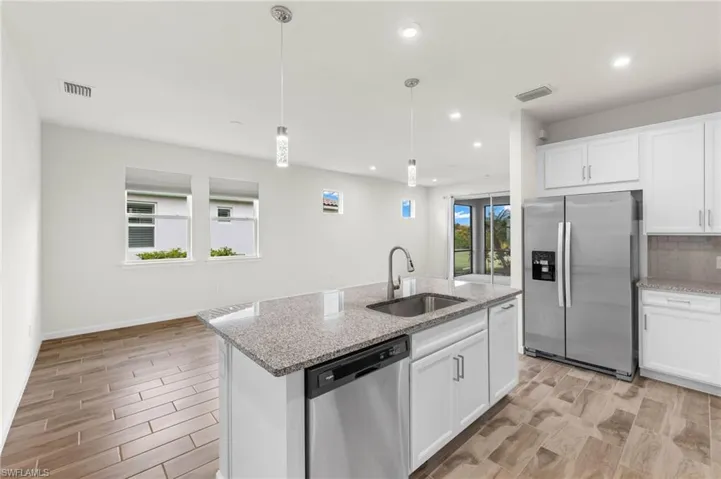 10271  Bonavie Cove  DR, Fort Myers, FL 33966