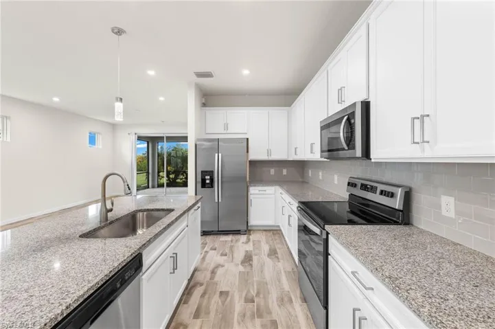 10271  Bonavie Cove  DR, Fort Myers, FL 33966