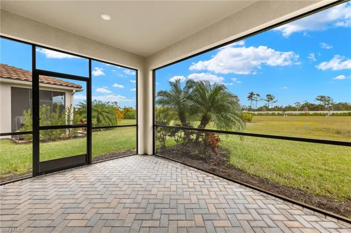 10271  Bonavie Cove  DR, Fort Myers, FL 33966