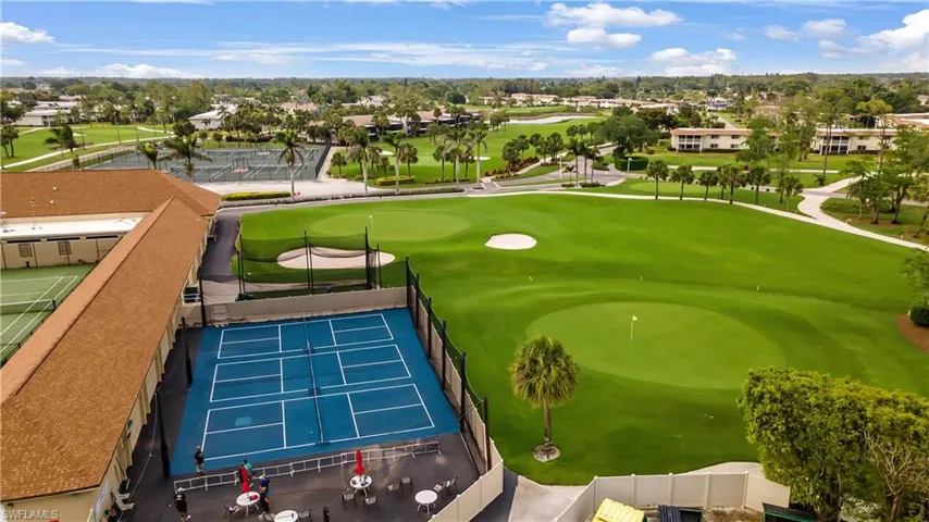 Birds eye view of property featuring golf course view