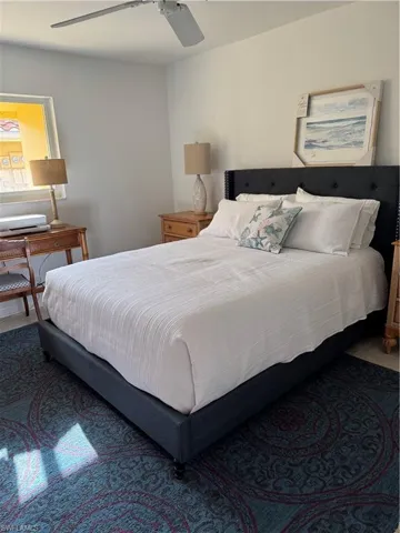Guest bedroom with a ceiling fan