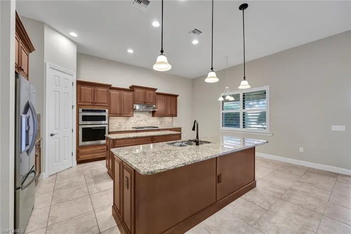 16183  Cartwright  LN, Naples, FL 34110