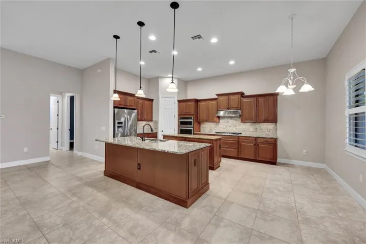16183  Cartwright  LN, Naples, FL 34110