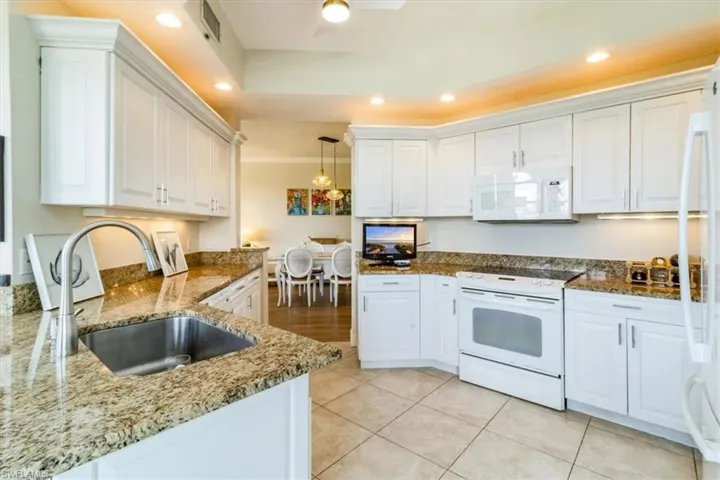 7040  Pelican Bay  BLVD, Naples, FL 34108