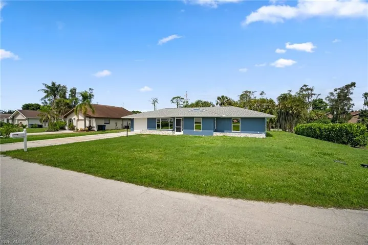 Ranch-style house featuring a front yard