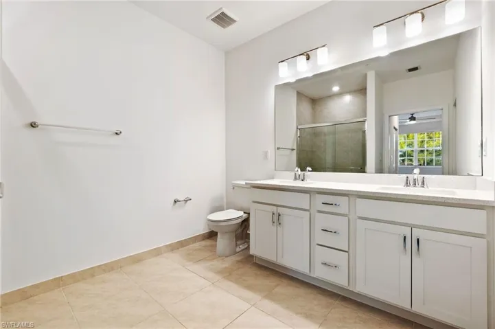 Features double sinks