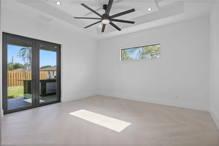 Spare room with recessed lighting, a tray ceiling, and ceiling fan
