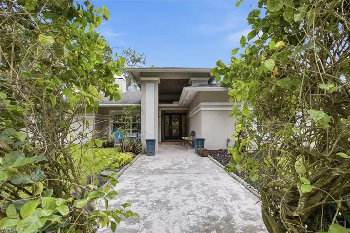 150 Logan Blvd N, Naples, Florida 34119