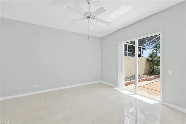 Master Bedroom with tiles and direct access to the Lanai