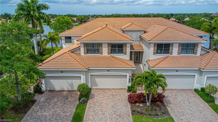 10530  Smokehouse Bay  DR, Naples, FL 34120