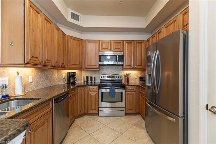 10530  Smokehouse Bay  DR, Naples, FL 34120