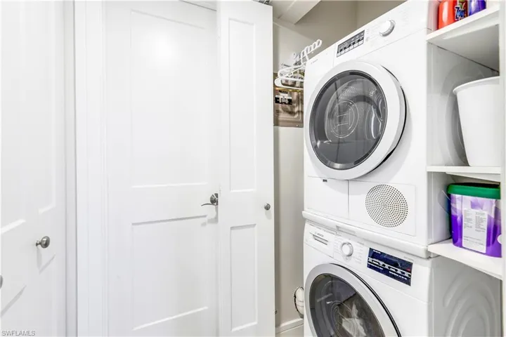 Wash/Dryer in Unit
