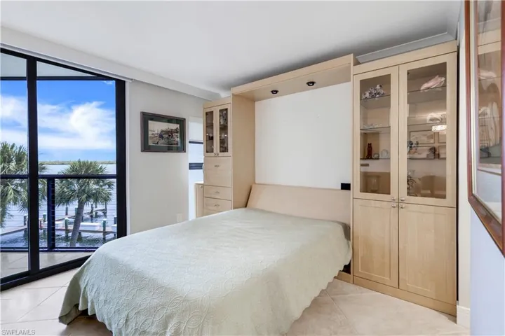Murcphy bedin Living Area
