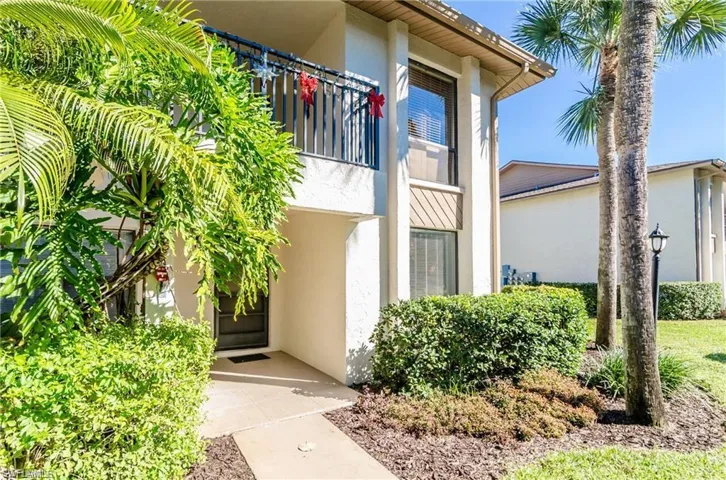 1220  Commonwealth  CIR, Naples, FL 34116