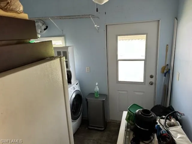 Laundry room with washer / dryer